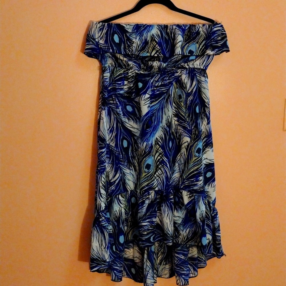 Strapless dress in royal blue.